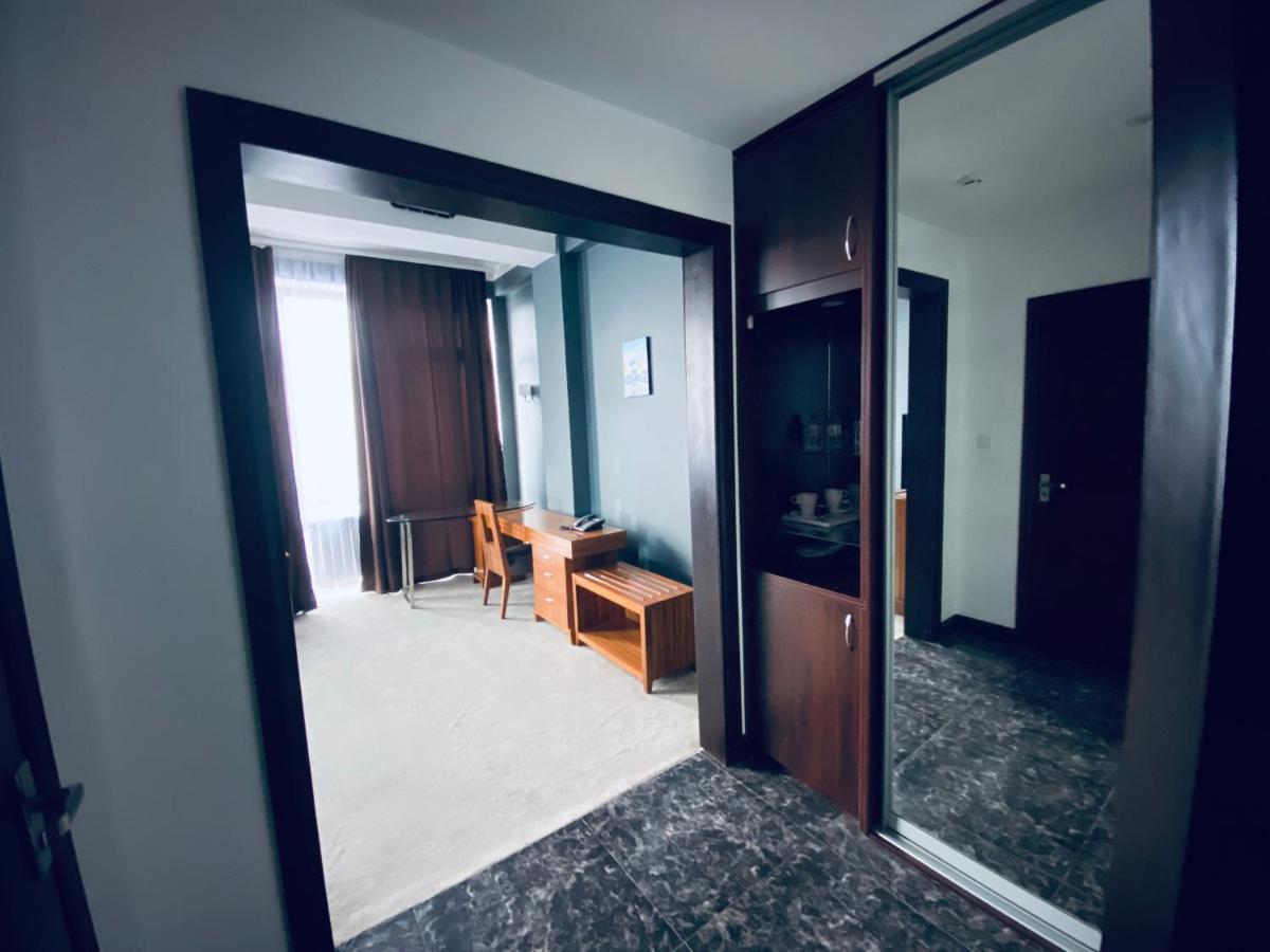 Residentsiya Hotel Ulan-Ude Extérieur photo